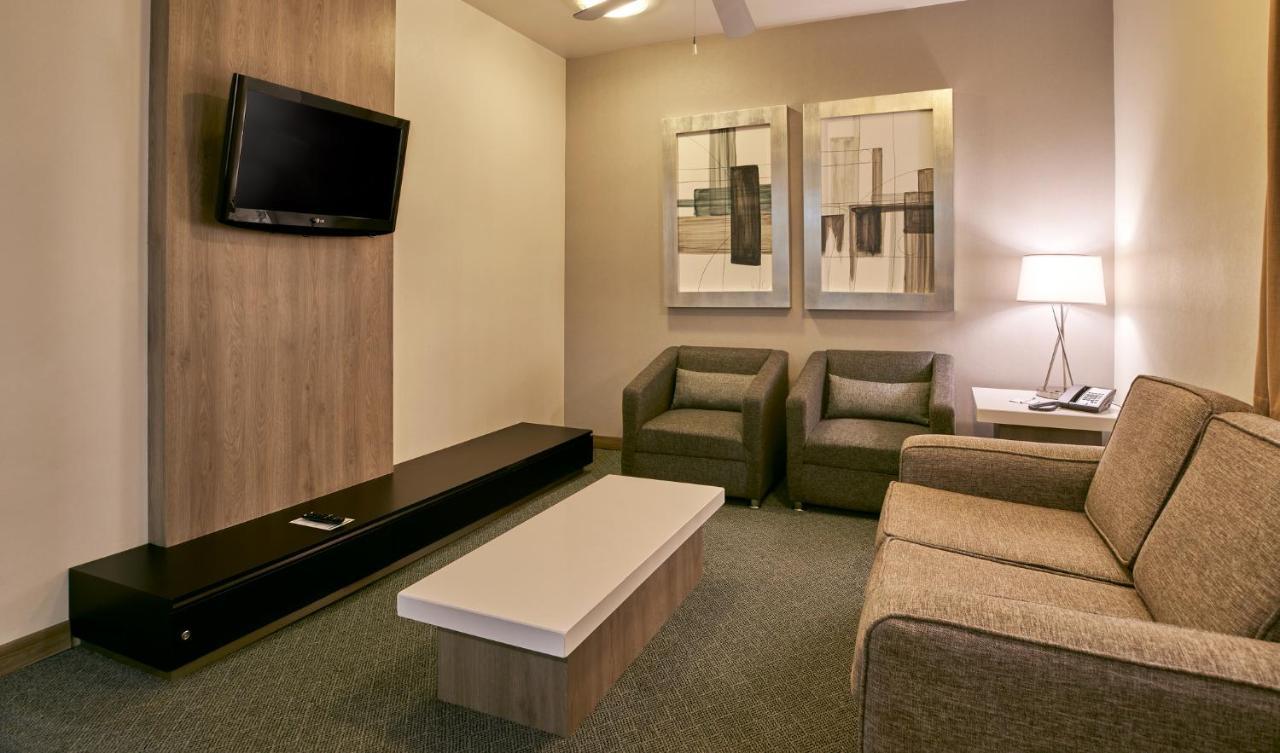 Holiday Inn Hotel & Suites Chihuahua By Ihg Ngoại thất bức ảnh
